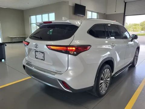 More photos of 2022 Toyota Highlander Platinum at Dream Work Automotive, NC