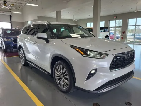 More photos of 2022 Toyota Highlander Platinum at Dream Work Automotive, NC