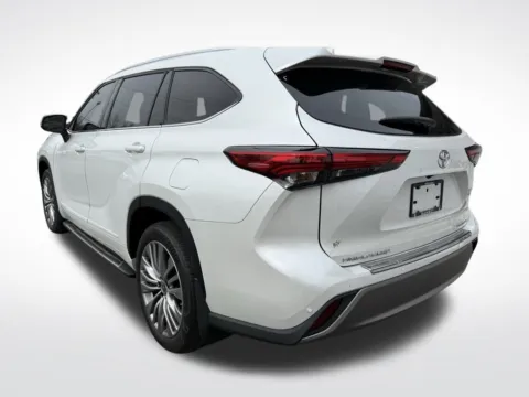 More photos of 2022 Toyota Highlander Platinum at Dream Work Automotive, NC