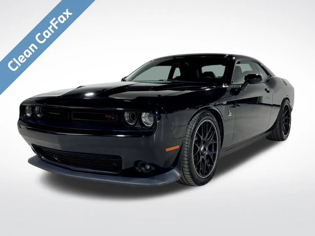 2016 Dodge Challenger Scat Pack's photo