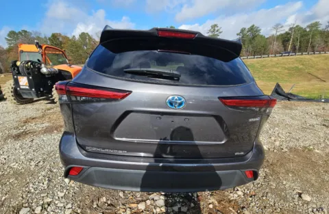 Another view of 2022 Toyota Highlander Hybrid XLE for sale in Charlotte, NC at Dream Work Automotive
