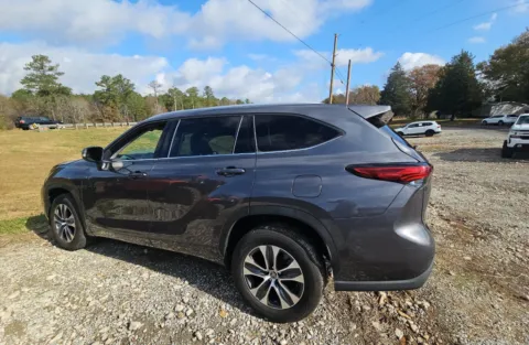 Photos of 2022 Toyota Highlander Hybrid XLE for sale in Charlotte, NC at Dream Work Automotive