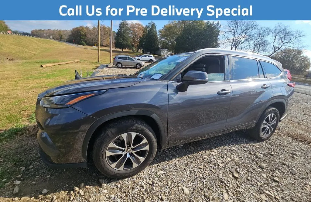 Blue 2022 Toyota Highlander Hybrid XLE for sale in Charlotte, NC