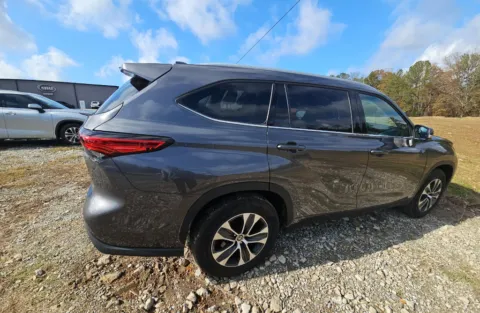 More photos of 2022 Toyota Highlander Hybrid XLE at Dream Work Automotive, NC