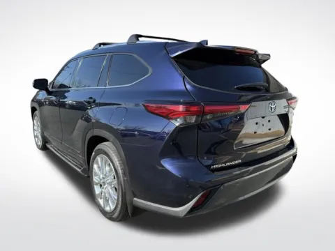 More photos of 2023 Toyota Highlander Hybrid Limited at Dream Work Automotive, NC