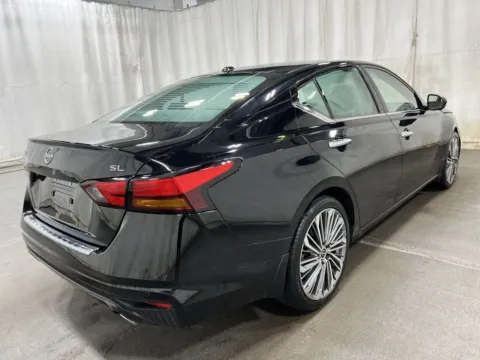 More photos of 2023 Nissan Altima 2.5 SL at Dream Work Automotive, NC