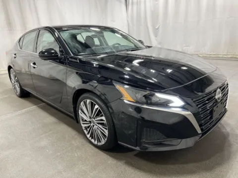 More photos of 2023 Nissan Altima 2.5 SL at Dream Work Automotive, NC