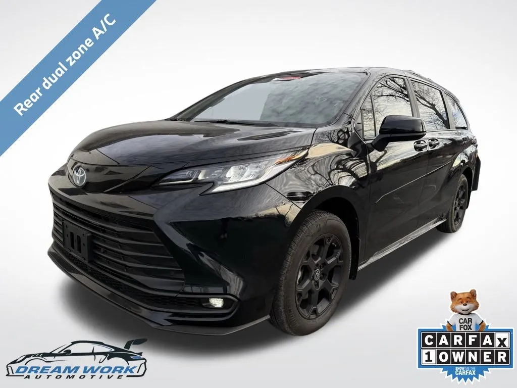 2025 Toyota Sienna Woodland Edition's photo