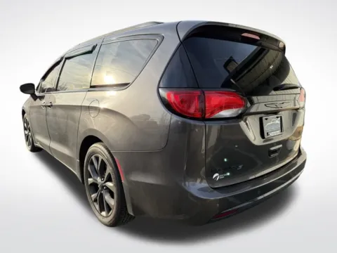 More photos of 2018 Chrysler Pacifica Touring L Plus at Dream Work Automotive, NC