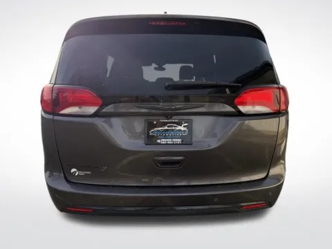 More photos of 2018 Chrysler Pacifica Touring L Plus at Dream Work Automotive, NC