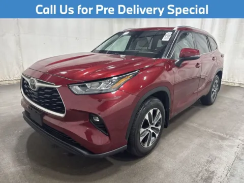 Red 2020 Toyota Highlander XLE for sale in Charlotte, NC