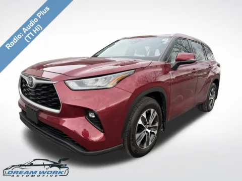 Red 2020 Toyota Highlander XLE for sale in Charlotte, NC