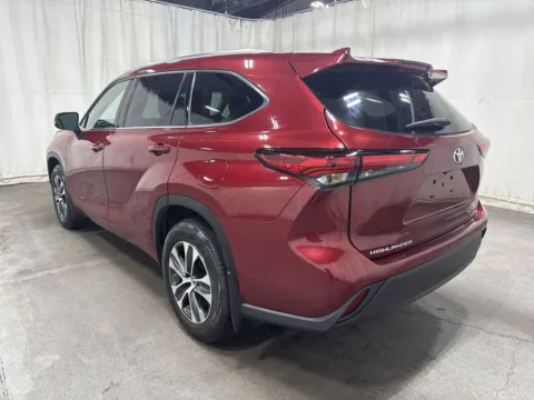 Photos of 2020 Toyota Highlander XLE for sale in Charlotte, NC at Dream Work Automotive