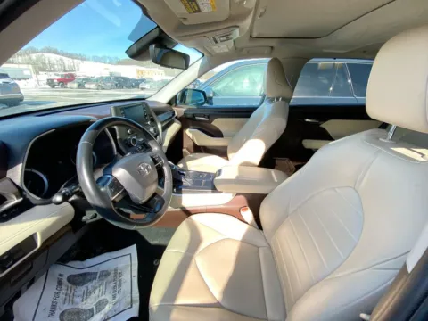 More photos of 2021 Toyota Highlander Hybrid XLE at Dream Work Automotive, NC