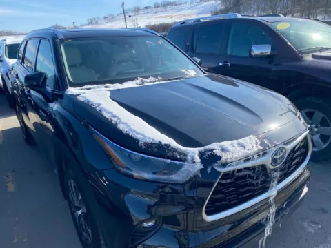 More photos of 2021 Toyota Highlander Hybrid XLE at Dream Work Automotive, NC