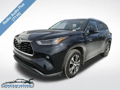 Black 2021 Toyota Highlander Hybrid XLE for sale in Charlotte, NC