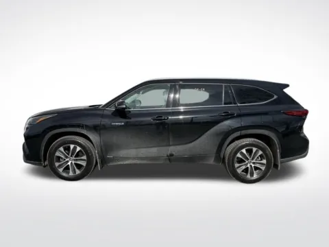 Another view of 2021 Toyota Highlander Hybrid XLE for sale in Charlotte, NC at Dream Work Automotive