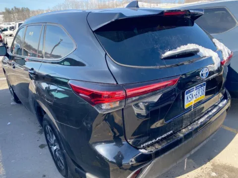 Another view of 2021 Toyota Highlander Hybrid XLE for sale in Charlotte, NC at Dream Work Automotive