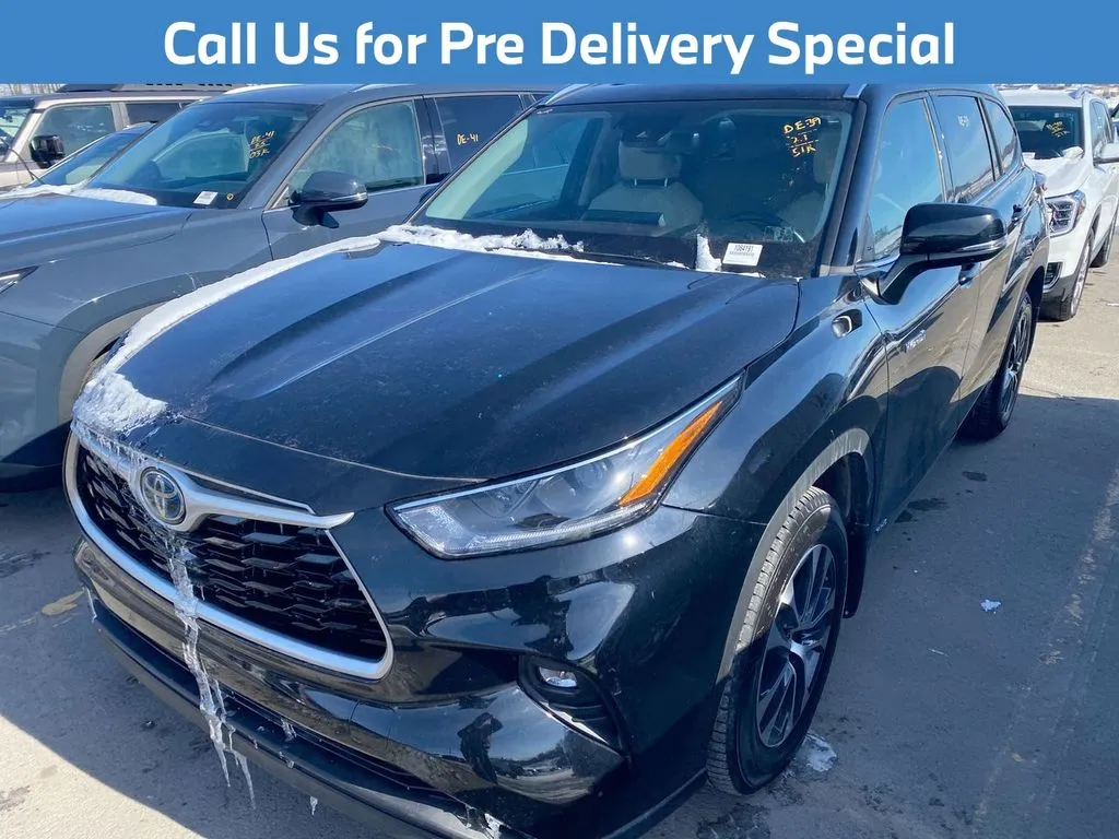 Black 2021 Toyota Highlander Hybrid XLE for sale in Charlotte, NC