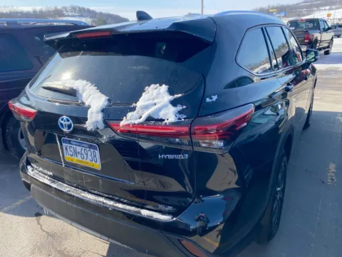 Photos of 2021 Toyota Highlander Hybrid XLE for sale in Charlotte, NC at Dream Work Automotive