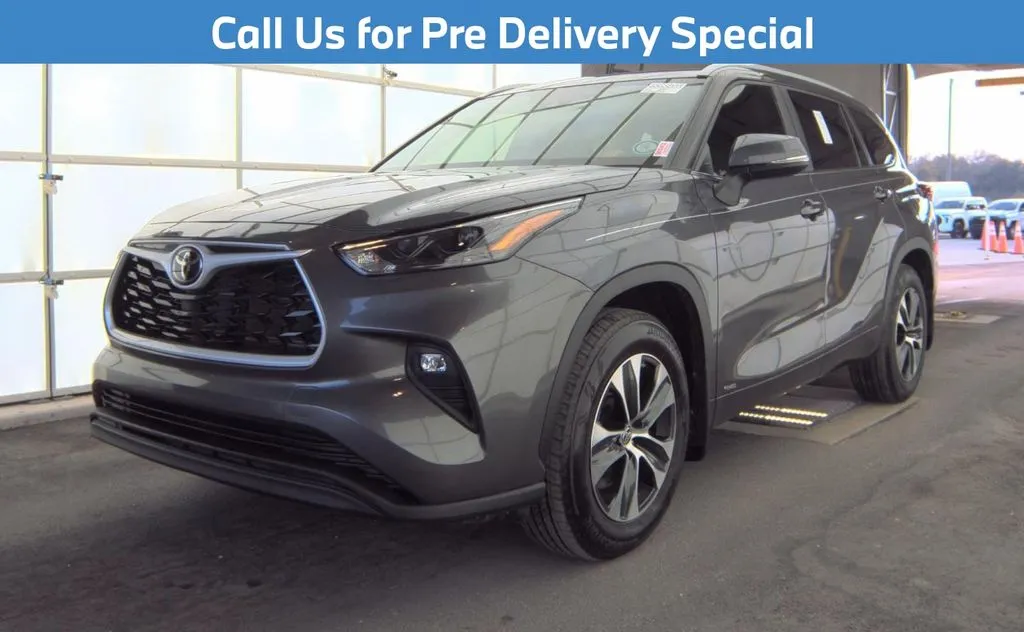 Gray 2025 Toyota Highlander Hybrid XLE for sale in Charlotte, NC