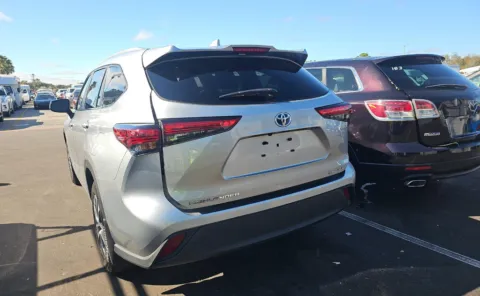 Photos of 2023 Toyota Highlander Hybrid XLE for sale in Charlotte, NC at Dream Work Automotive