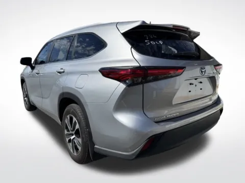 More photos of 2023 Toyota Highlander Hybrid XLE at Dream Work Automotive, NC