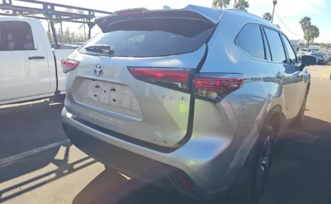 More photos of 2023 Toyota Highlander Hybrid XLE at Dream Work Automotive, NC