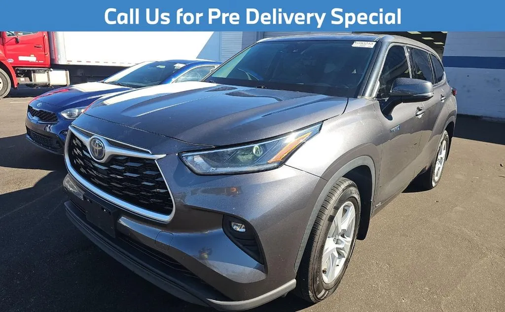 Gray 2021 Toyota Highlander Hybrid LE for sale in Charlotte, NC