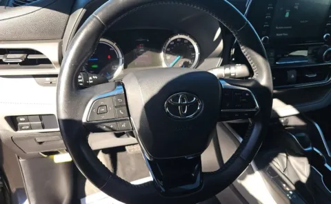 Another view of 2021 Toyota Highlander Hybrid LE for sale in Charlotte, NC at Dream Work Automotive