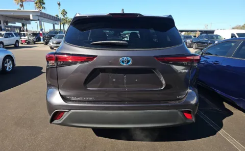 More photos of 2021 Toyota Highlander Hybrid LE at Dream Work Automotive, NC