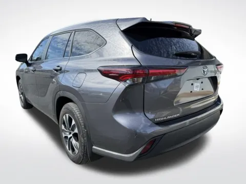 More photos of 2021 Toyota Highlander Hybrid LE at Dream Work Automotive, NC