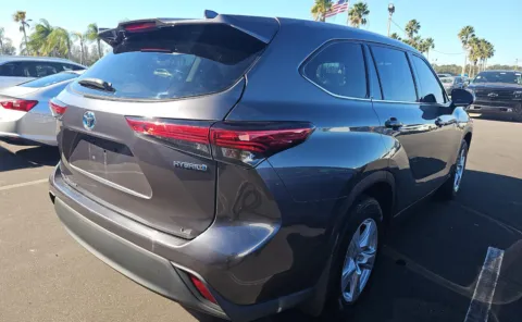 More photos of 2021 Toyota Highlander Hybrid LE at Dream Work Automotive, NC