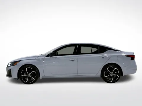 More photos of 2023 Nissan Altima 2.5 SR at Dream Work Automotive, NC
