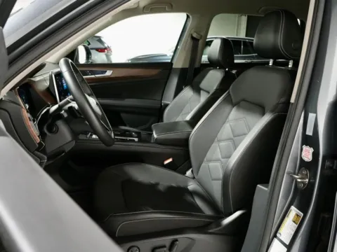 Another view of 2024 Volkswagen Atlas 2.0T SE w/Technology for sale in Charlotte, NC at Dream Work Automotive