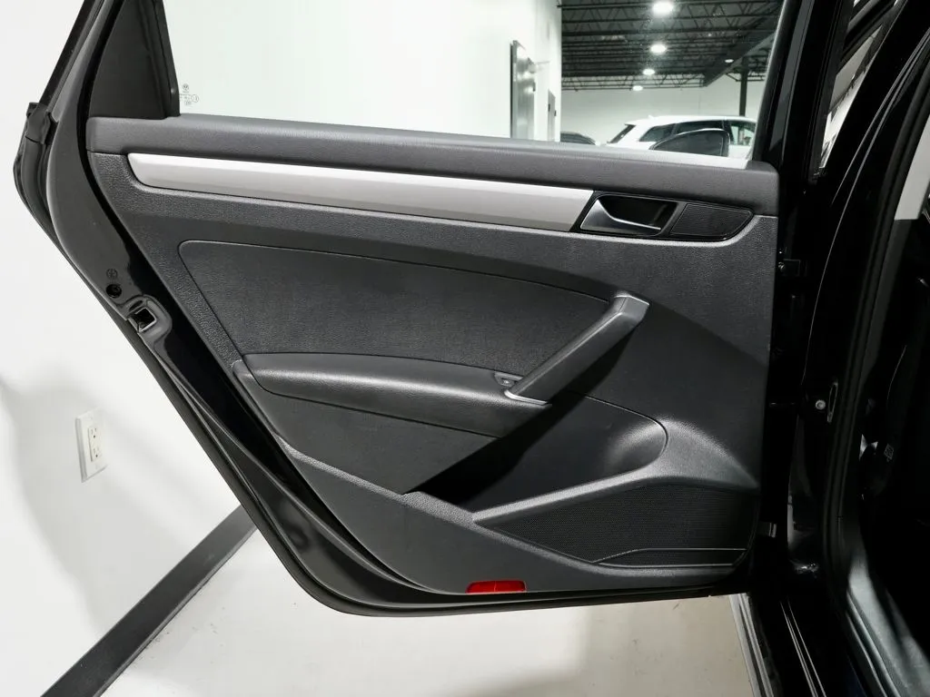 2021 Volkswagen Passat S - Photo 25