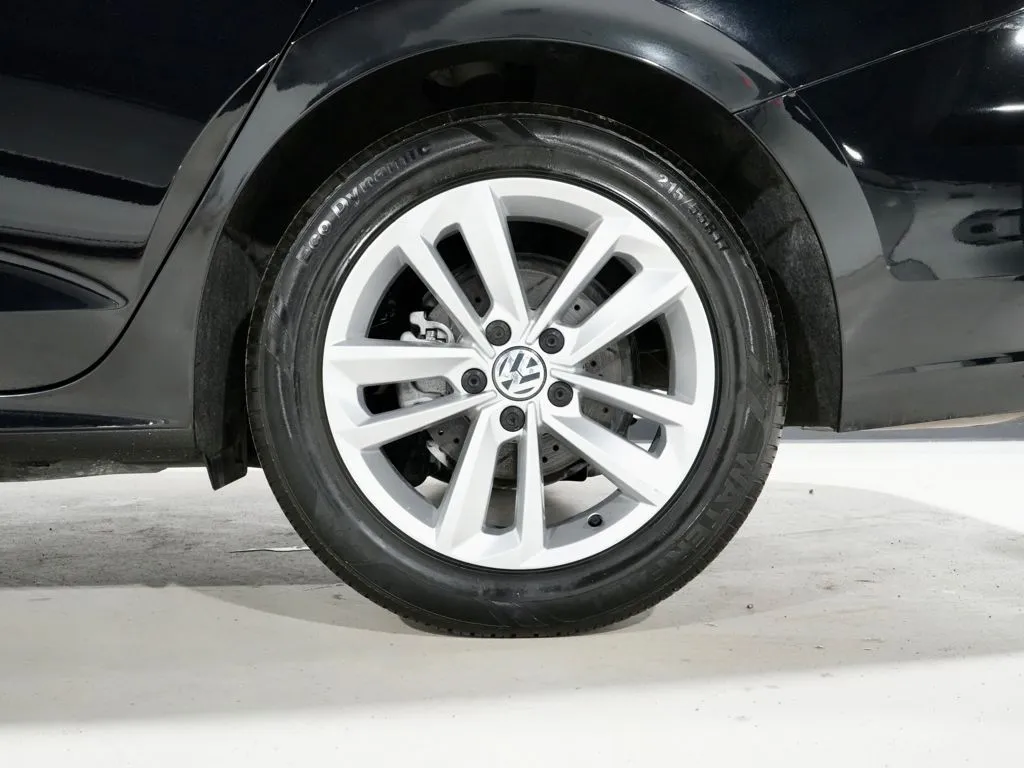 2021 Volkswagen Passat S - Photo 30