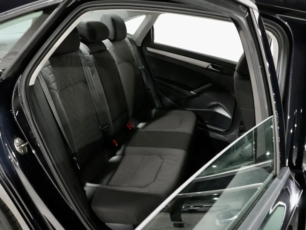 2021 Volkswagen Passat S - Photo 27