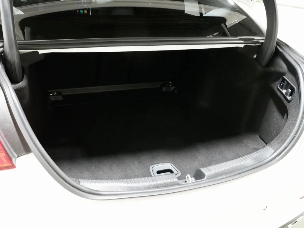 2025 Mercedes-Benz C-Class Sedan C 300 - Photo 9