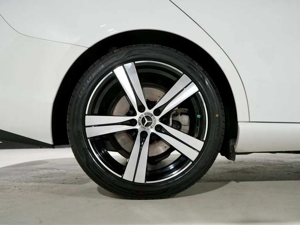 2025 Mercedes-Benz C-Class Sedan C 300 - Photo 35