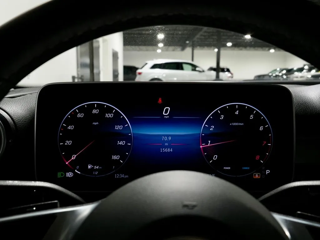 2025 Mercedes-Benz C-Class Sedan C 300 - Photo 15