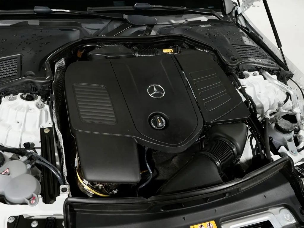 2025 Mercedes-Benz C-Class Sedan C 300 - Photo 12