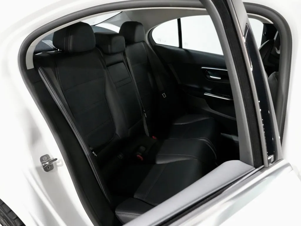 2025 Mercedes-Benz C-Class Sedan C 300 - Photo 30