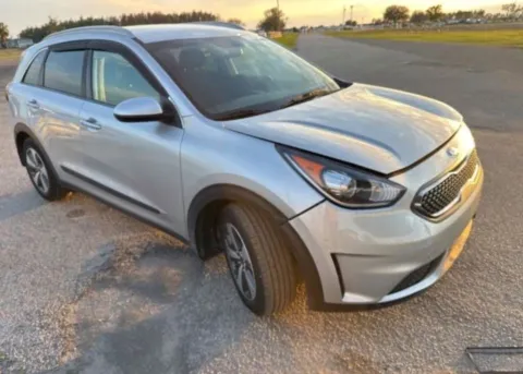 More photos of 2017 Kia Niro LX at Dream Work Automotive, NC