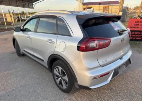 More photos of 2017 Kia Niro LX at Dream Work Automotive, NC