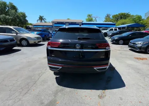More photos of 2022 Volkswagen Atlas Cross Sport 2.0T SEL at Dream Work Automotive, NC