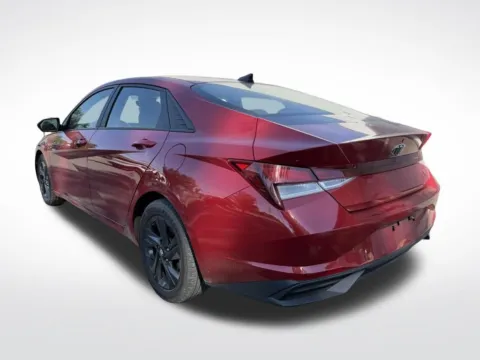 More photos of 2021 Hyundai Elantra SEL at Dream Work Automotive, NC