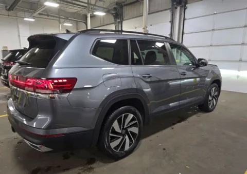 More photos of 2024 Volkswagen Atlas 2.0T SE w/Technology at Dream Work Automotive, NC