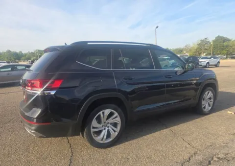 More photos of 2021 Volkswagen Atlas 3.6L V6 SE w/Technology at Dream Work Automotive, NC