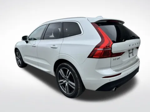More photos of 2021 Volvo XC60 T6 Momentum at Dream Work Automotive, NC